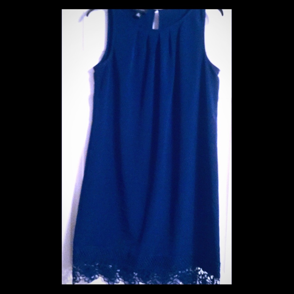 Nice comfortable dress with lace trim at bottom